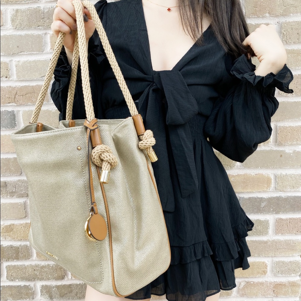 Michael Kors Large Tote Gold ‼️SALE‼️‼️ - Picture 7 of 9